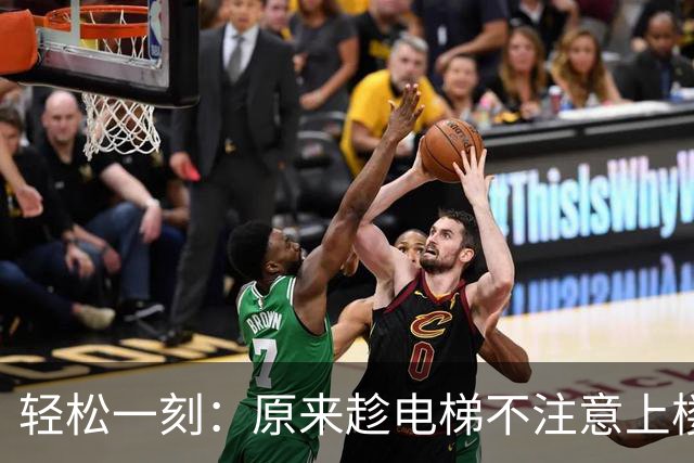 轻松一刻：原来趁电梯不注意上楼，他真的发现不了~